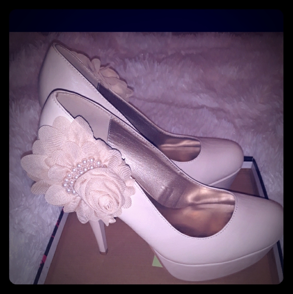 Stilletto pumps.